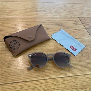 Ray-Ban round sunglasses